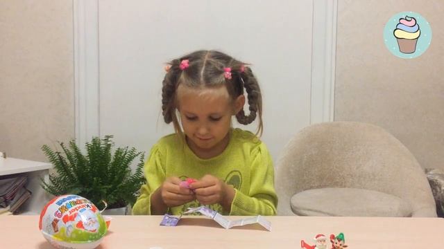 Новогодние Киндер Сюрпризы МАКСИ Распаковка ★ Открываем Киндеры Обсуждаем Школу смотреть онлайн