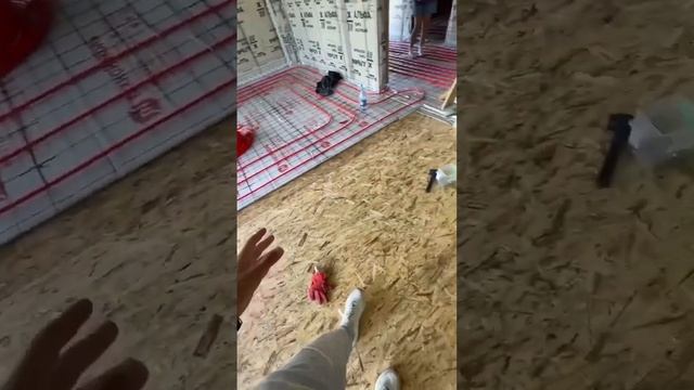 Раскидываем теплый пол в #сканди_каркасный_дом_артемкино #каркасныйдом #строительство смотреть онлайн