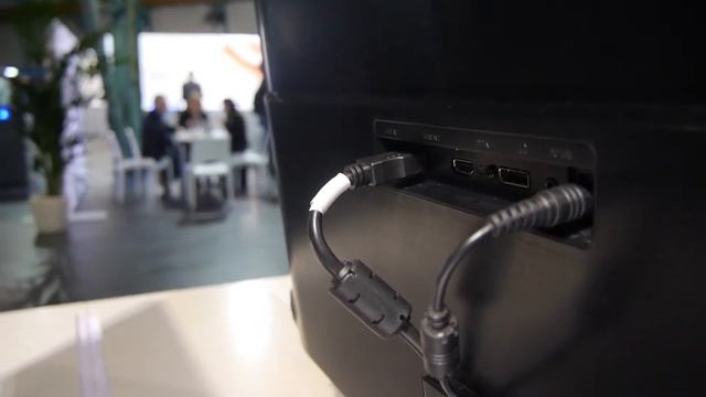 Samsung U28D590D Hands On смотреть онлайн