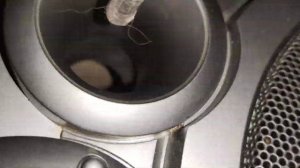 Как достать мусор из колонки от музыкального центра