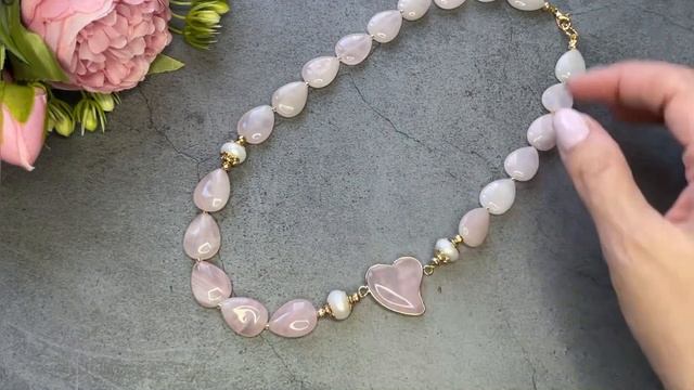 ПЕРЕДЕЛКА УКРАШЕНИЙ для Елены. Часть 4. #жемчуг #розовыйкварц смотреть онлайн