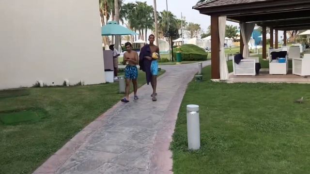 Sheraton Doha Hotel бассейн и пляж Катар смотреть онлайн