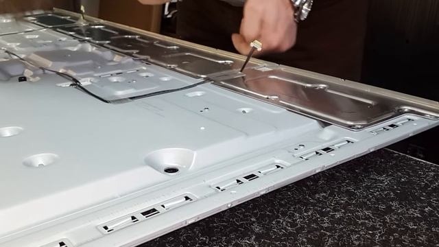 Samsung UE49NU7170. Замена подсветки