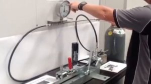 Оборудование для заправки газовых упоров (капота, багажника)