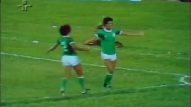 O dia em que o Palmeiras fez o Maracanã "tremer" (e o Flamengo silenciar) смотреть онлайн