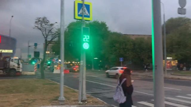 Возле Метро Каширская в вечернее время, г. Москва, 14.09.2022 смотреть онлайн