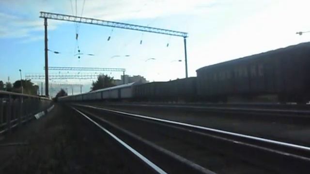 ВЛ80С-605 с грузовым поездом смотреть онлайн