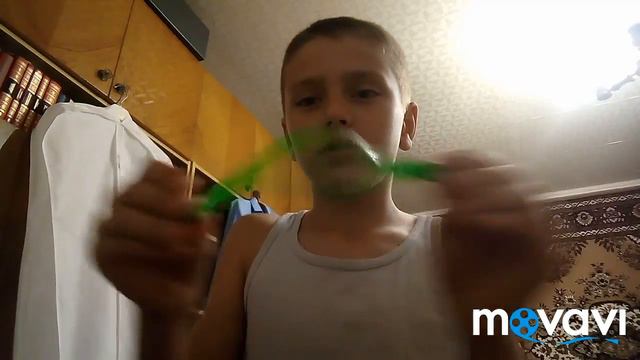 Режу резиновый браслет,что с ним?(Реакция) смотреть онлайн