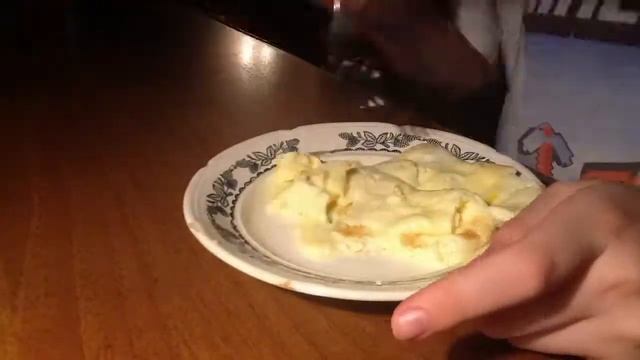 Ем амлет в time lapse на ipad (time laps/ipad/амлет/я/стол) смотреть онлайн