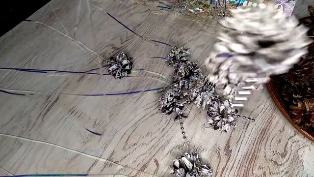 DIY/Новогодний декор/Украшение люстры к новому году из шишек и ватных дисков/CHRISTMAS DECOR/ смотреть онлайн