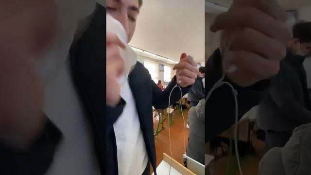 Видео Урок По Дезинфекции Наушников От Школьника смотреть онлайн