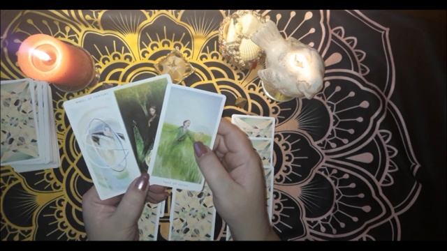 Что он думает обо мне - Как мне вести себя с ним? Онлайн гадание таро смотреть онлайн