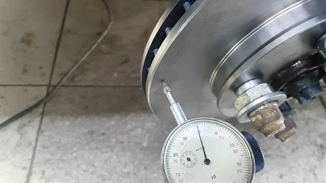 Kia Rio. Биение нового тормозного диска после замены ступицы. Заметки. смотреть онлайн