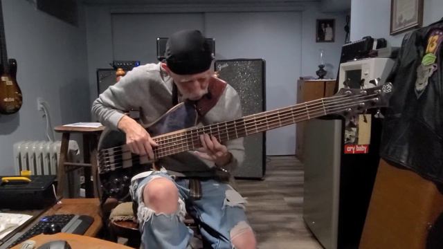The Fender Rumble 500c overdrive with an Ibanez 6 string bass смотреть онлайн