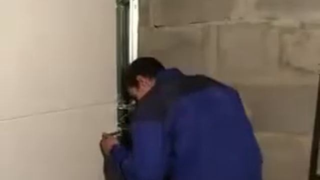 Монтаж секционных гаражных ворот ч 2 от Фасад-Пласт смотреть онлайн