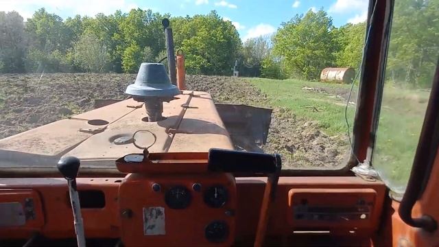 Работаю на ДТ 75. Ровняю лопатой пашню, для обработки дальнейшей минитрактором. смотреть онлайн