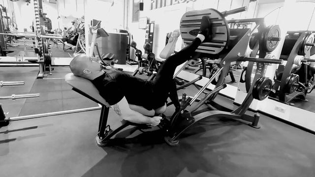 Жим вертикальной платформы одной ногой смотреть онлайн