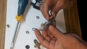 Как сделать тиски для вязания мушек.