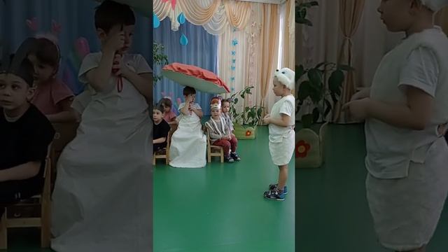 Сказка "Под грибом". МАОУ "ООШ 17" СП Детский сад "Звёздочка" смотреть онлайн