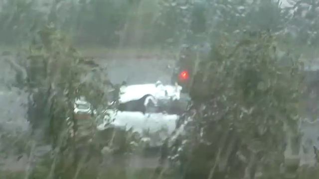 Ишим, дождик с ветерком и градом на 5 минут - 6 августа 2017г смотреть онлайн