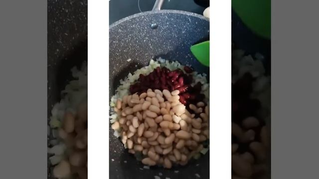 Лёгкий томатный суп с фасолью смотреть онлайн
