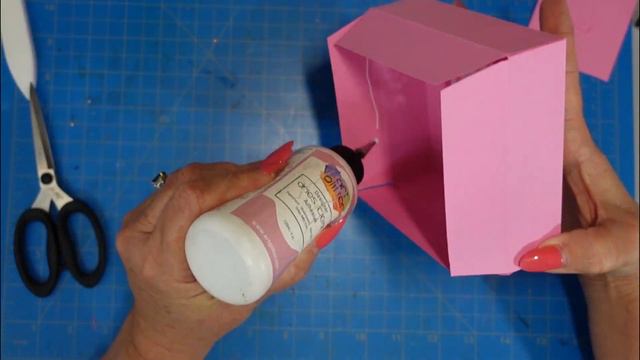 Step-up Your Packaging Game With This See-Through Shaker Gift Box