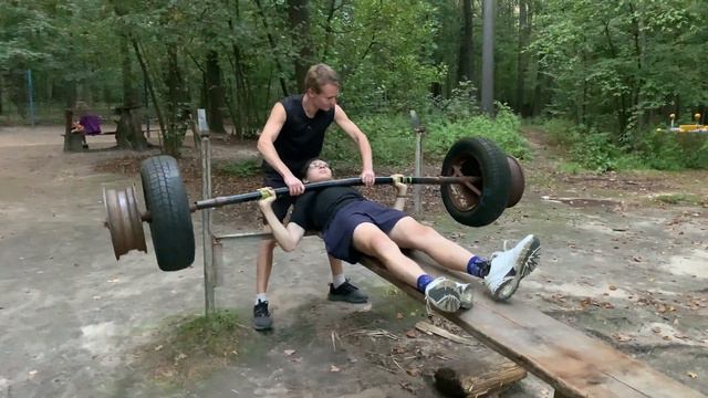 Алексей жмёт штангу 60 кг. Ответ Ивану и татарину смотреть онлайн