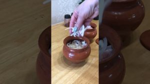 Мясо в горшочках, быстро и вкусно