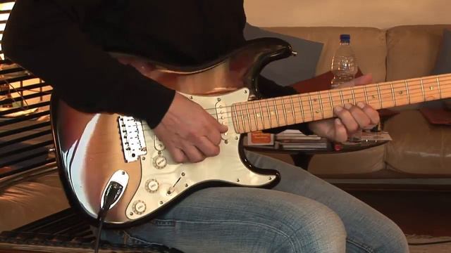 Fender Strat Deluxe смотреть онлайн