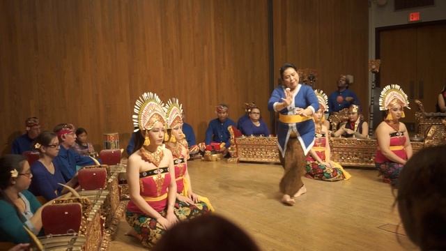 Pemungkah - University of Illinois Gamelan Ensemble смотреть онлайн