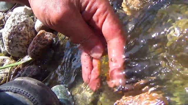 2 Ходят люди смотрят желтый Алмаз 4 смотреть онлайн