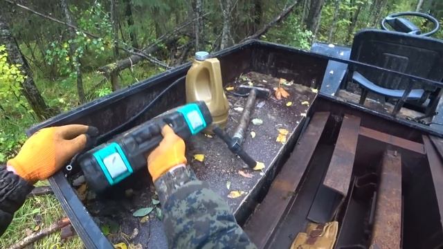 Копаем по-взрослому. Режем Вагон-сцеп УЖД на высохшем болоте. Жёсткий металлокоп в тайге на Каракат смотреть онлайн