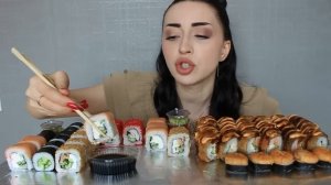 ДОЛГО НЕ ОБЩАЛИСЬ С ПОДРУГОЙ ? Мукбанг Роллы Ayka Emilly