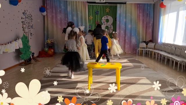 С праздником дорогие наши мамочки, бабушки и девочки ❤) смотреть онлайн