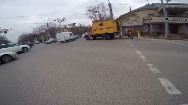 Обычный переезд через перекресток... смотреть онлайн