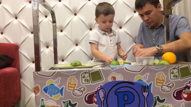 Рома-Повар#1. Фруктовая Сова из журнала про Свинку Пеппу + Танец от Ромы в конце смотреть онлайн