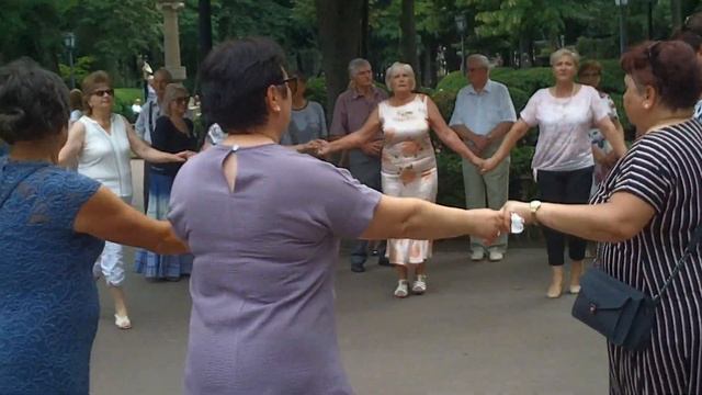 Танцы в Центральном парке Кишинева (25.06.2023, 5 эпизодов) Эпизод 4 смотреть онлайн