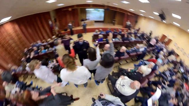 Почему упала сотрудник префектуры? Пишите ваше мнение в комментах! смотреть онлайн