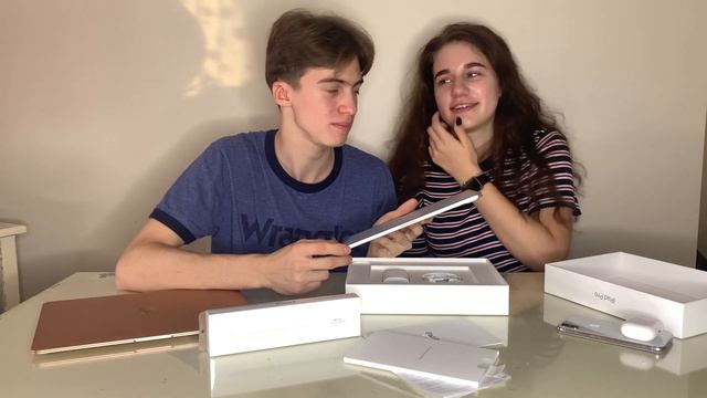 Распаковка iPad Pro 2020 года смотреть онлайн