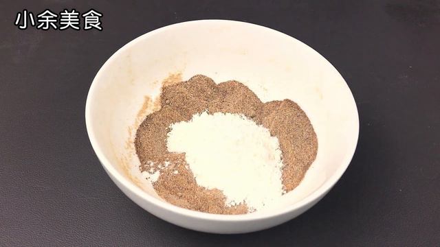 面粉倒进滚烫的开水里，出锅变经典小吃【小余美食】Flour Is Poured Into Boiling Water And Turned Into A Classic Snack#油炸糕#糖糕