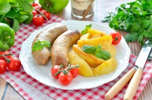 КАК ПРИГОТОВИТЬ КУПАТЫ С КАРТОШКОЙ В ДУХОВКЕ