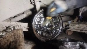 замена барабанных колодок на Ауди 80 б3