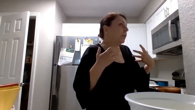 Делаем салат из чего то неведомого смотреть онлайн