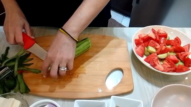 ГРЕЧЕСКИЙ САЛАТ! ДЕРЕВЕНСКИЙ ИЛИ ХОРЬЯТИКИ! ВКУСНО И БЫСТРО смотреть онлайн