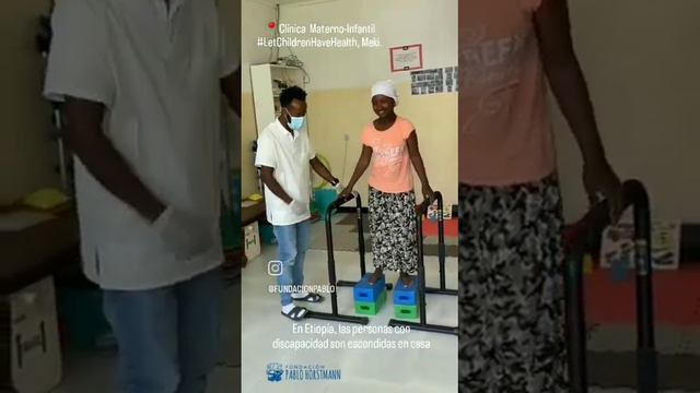 Widi vuelve a caminar tras 11 años en silla de ruedas gracias a la #fisioterapia. смотреть онлайн