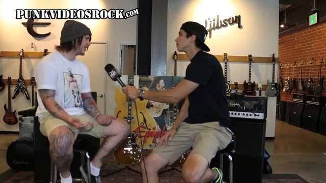 Bring Me The Horizon's Lee Malia talks signature guitar, new music w/ @RobertHerrera3 смотреть онлайн