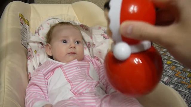 #105 - Папа разговаривает с 2,5 месячной дочкой от лица неваляшки смотреть онлайн