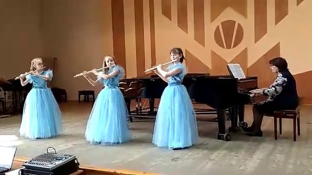 Трио флейт Д. Шостакович "Полька" смотреть онлайн