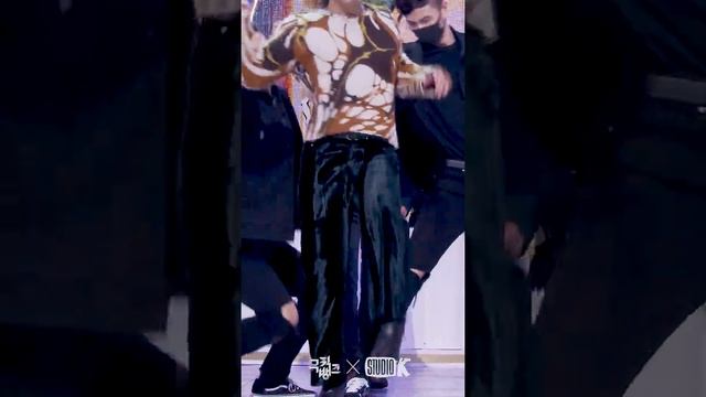 [K-Fancam] 뉴이스트 민현 직캠 'INSIDE OUT' (NU'EST MINHYUN Fancam) l @MusicBank 210423 смотреть онлайн
