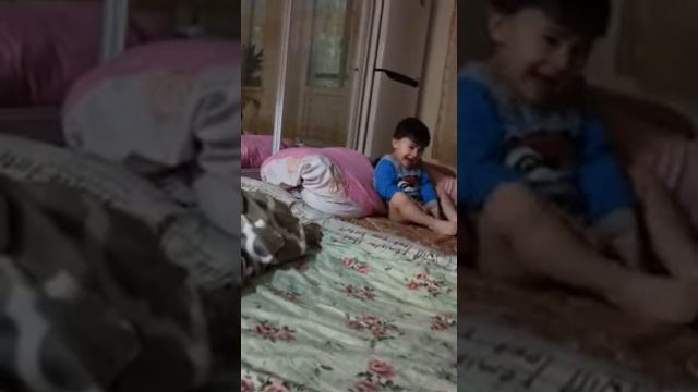 Малыш читает книжку смотреть онлайн